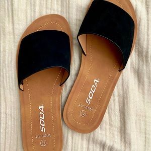 4 pairs of Sandals Soda & Bamboo brands